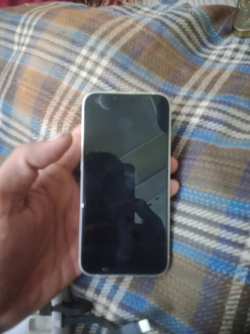 Apple iPhone 13 4