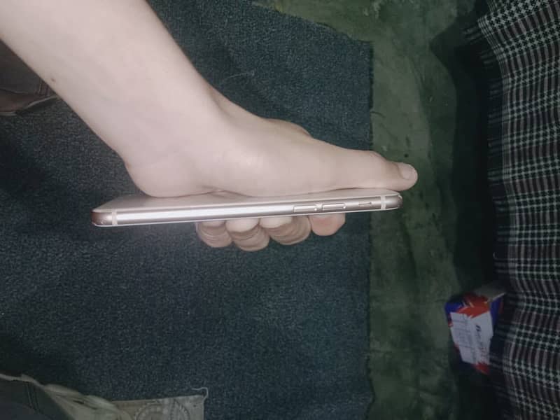Apple iPhone 8 1