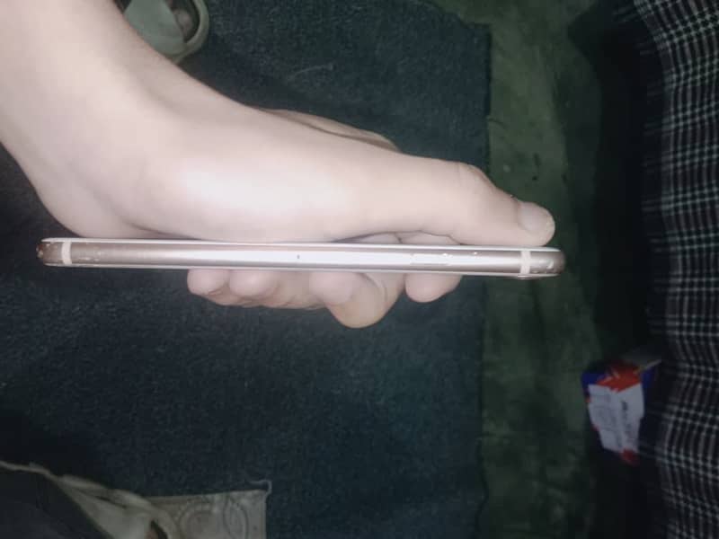 Apple iPhone 8 3