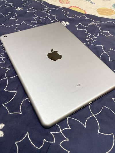 Apple Ipad 5{2017}