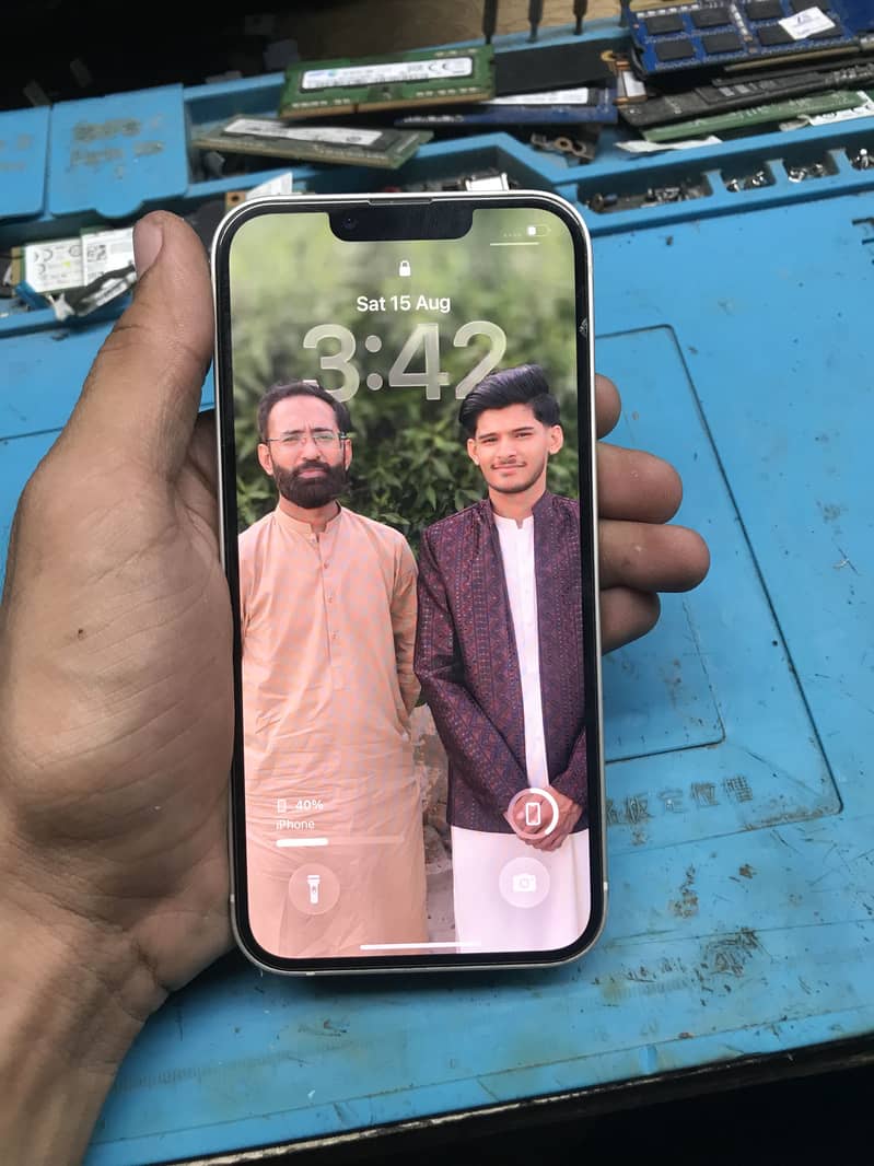 Apple iPhone 13 1