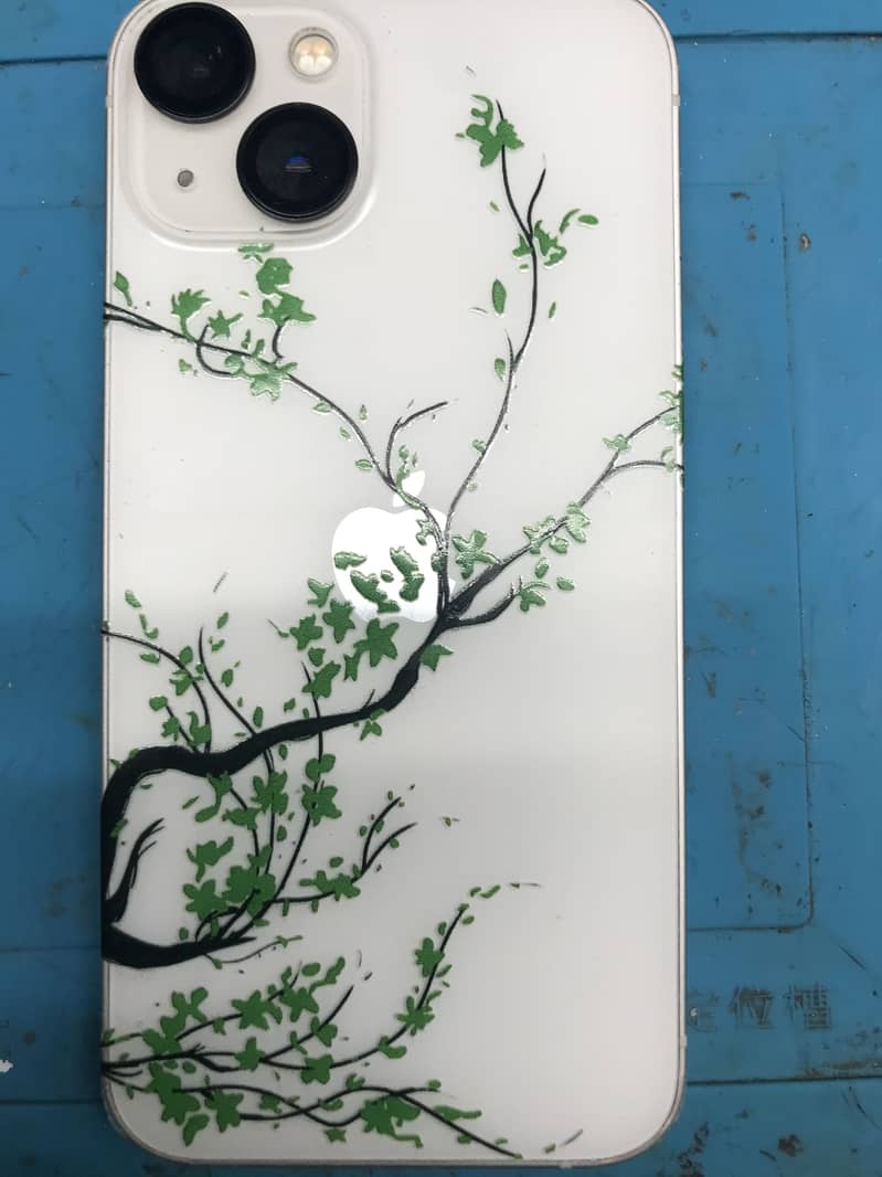 Apple iPhone 13 4