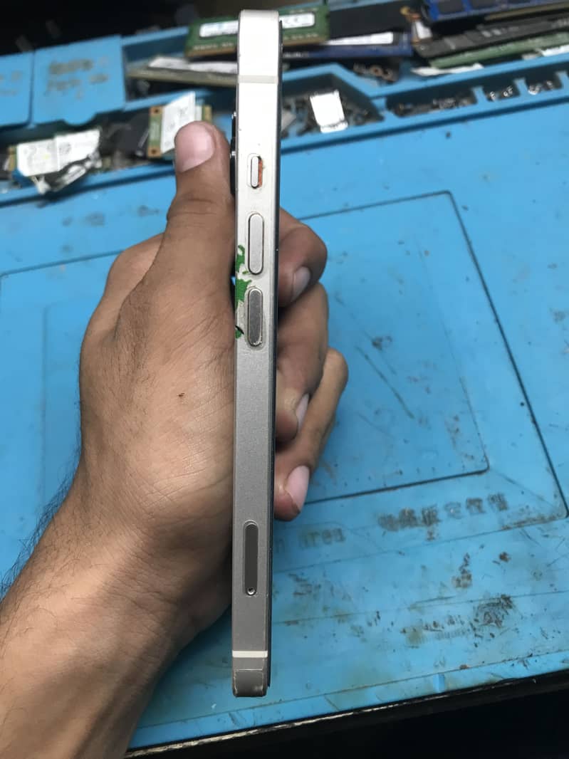 Apple iPhone 13 7