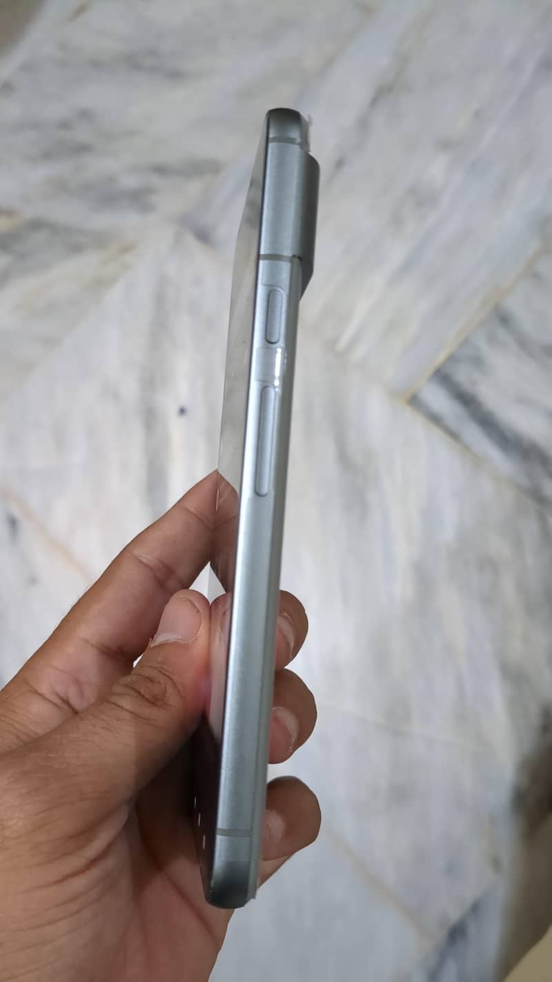 Google Pixel 8 4