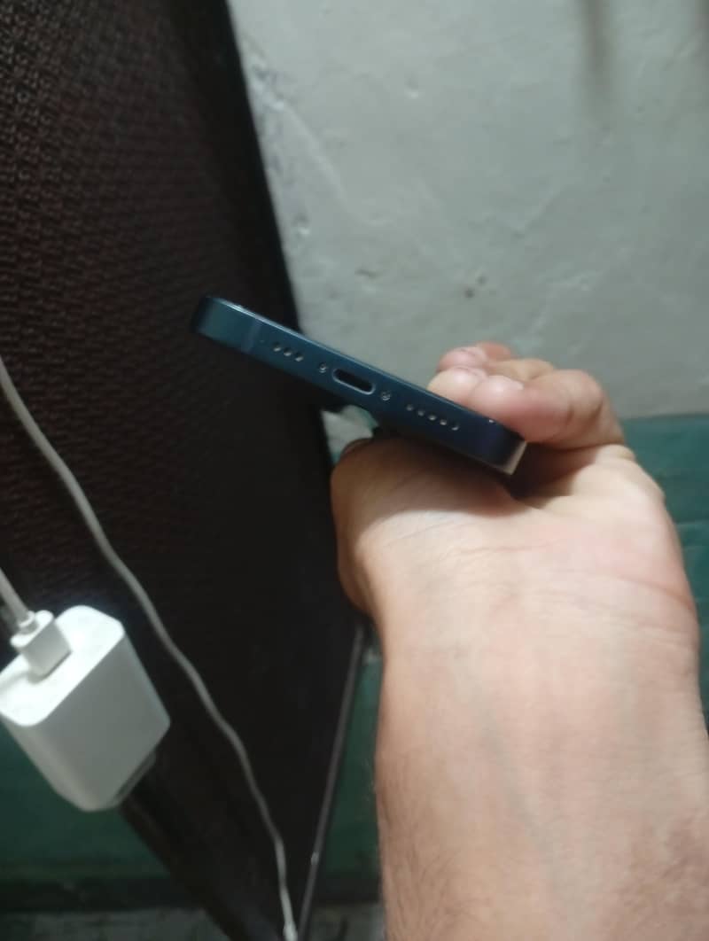 Apple iPhone 14 3