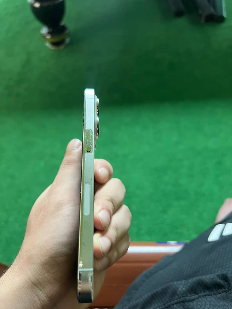 Apple iPhone 13 Pro 2