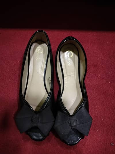 4. pairs women shoes