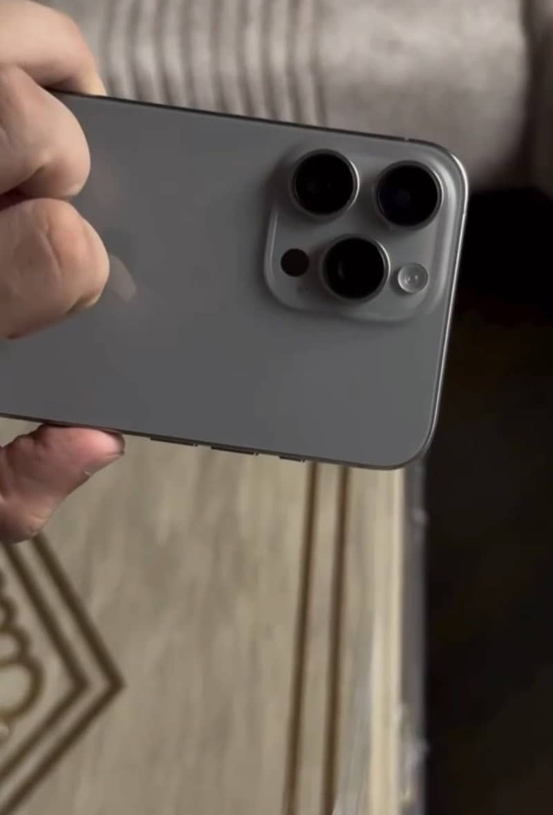 Iphone 15 pro max 4