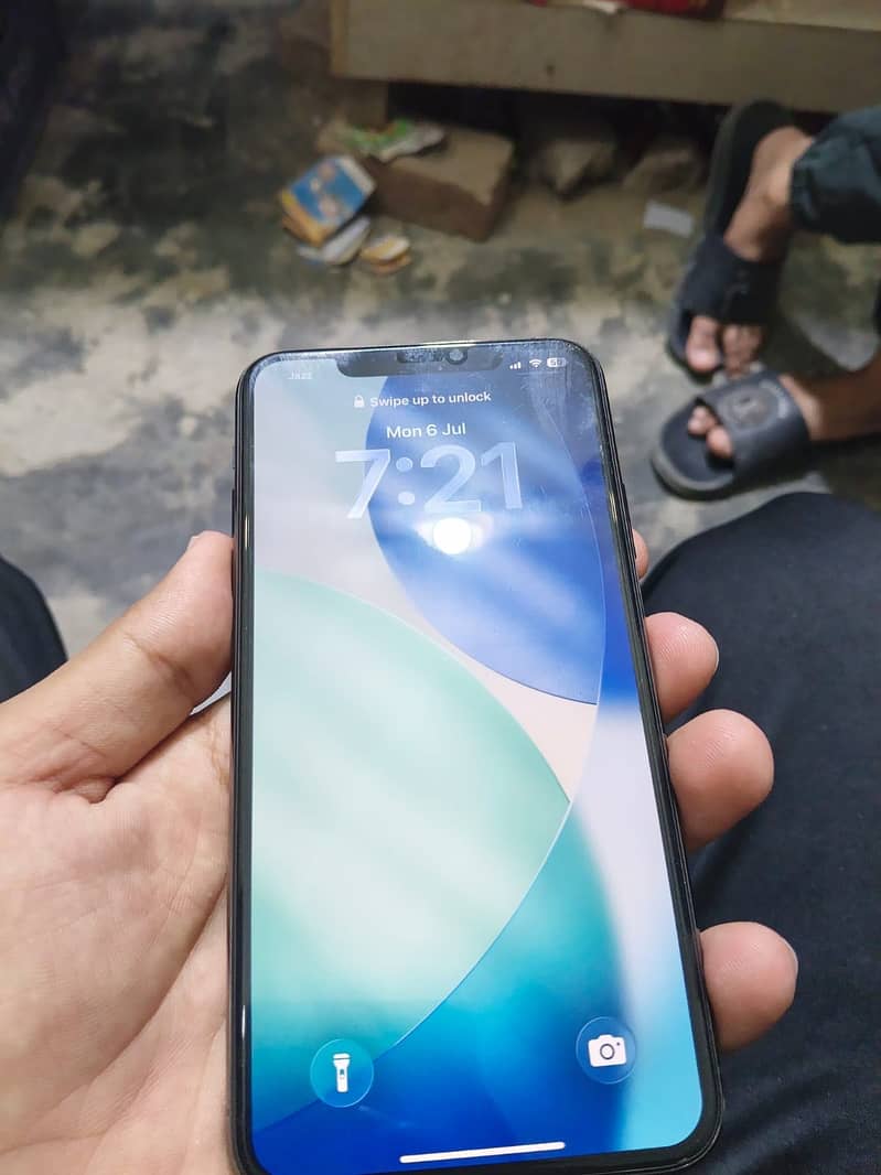Apple iPhone 11 Pro Max 1