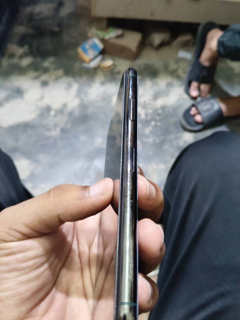 Apple iPhone 11 Pro Max 2