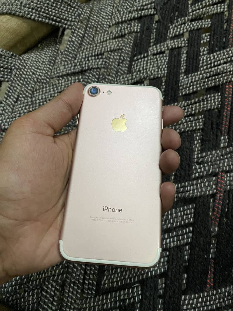 Apple iPhone 7 1