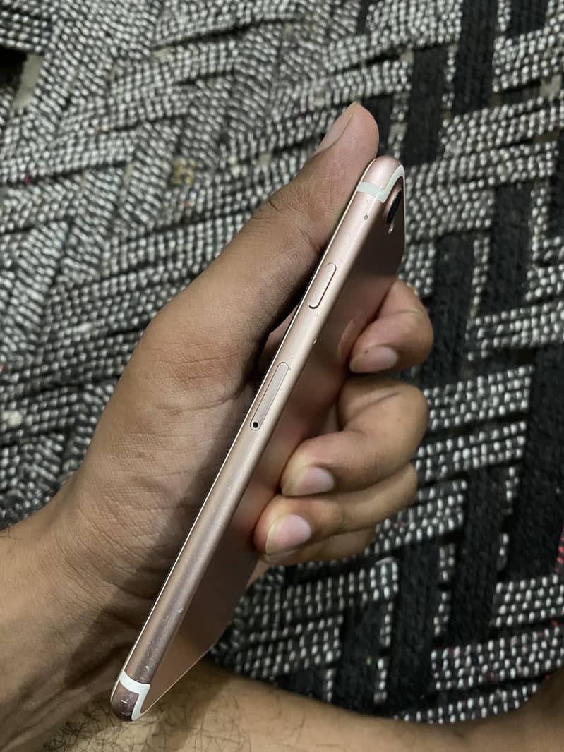 Apple iPhone 7 2