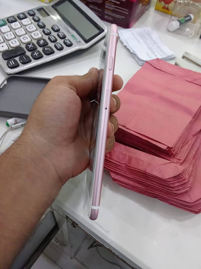 Apple iPhone 7 Plus 0