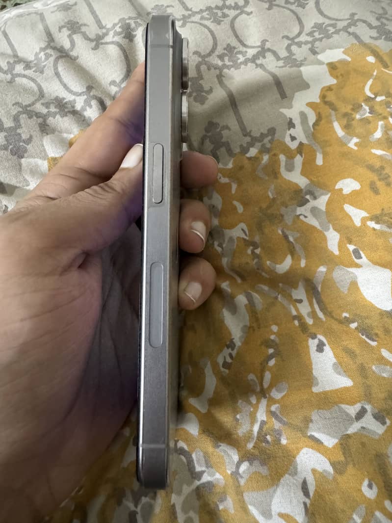 Apple iPhone 15 Pro 1