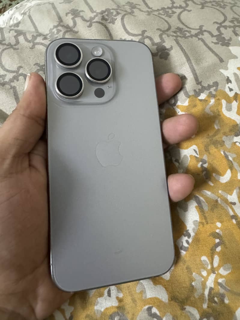 Apple iPhone 15 Pro 3