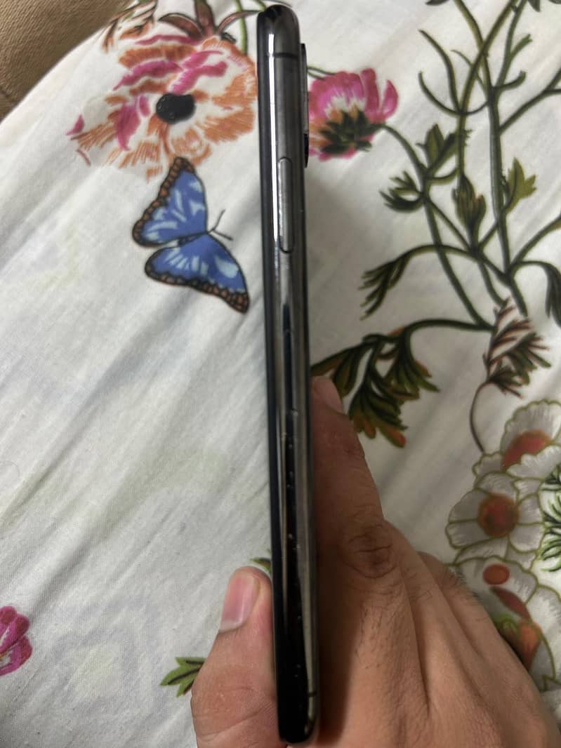 Apple iPhone X 3