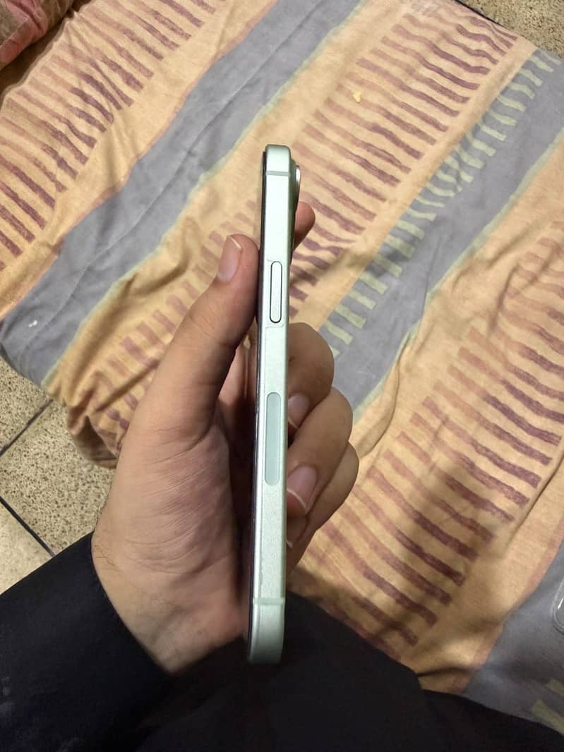 Apple iPhone 15 3