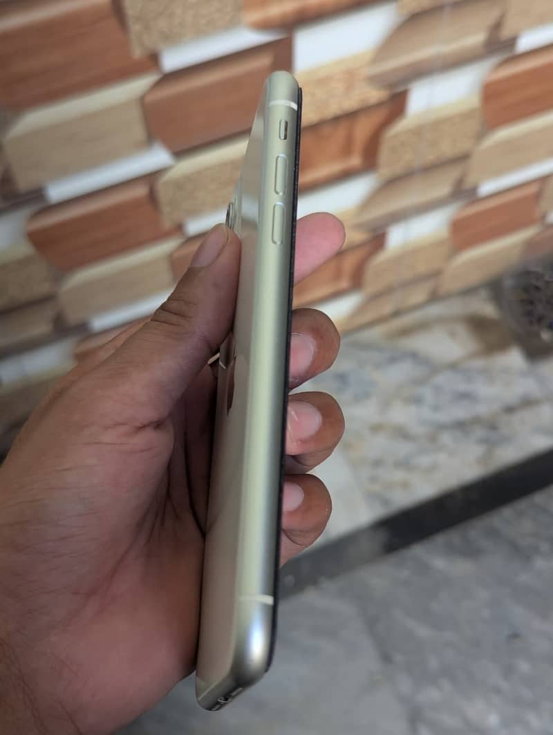 Apple iPhone 11 2