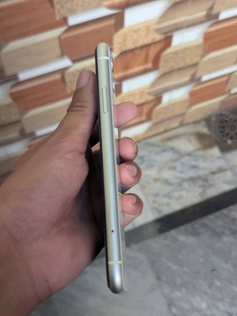 Apple iPhone 11 3