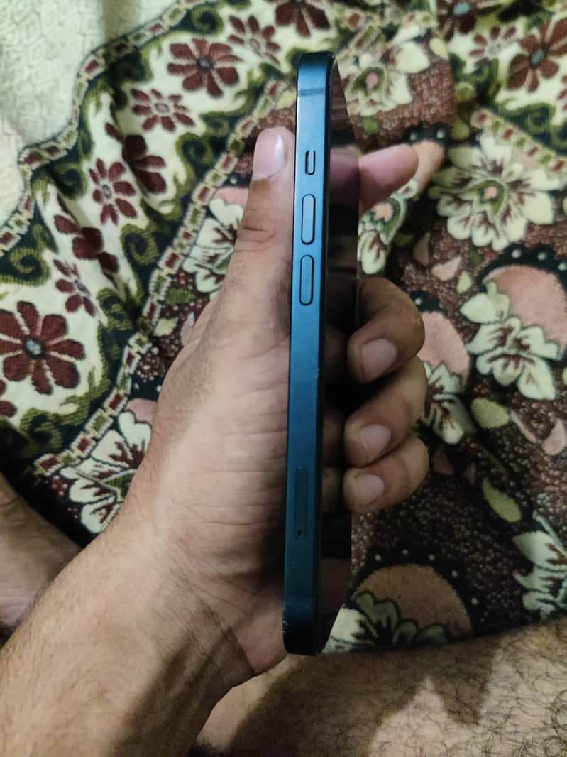 Apple iPhone 13 3