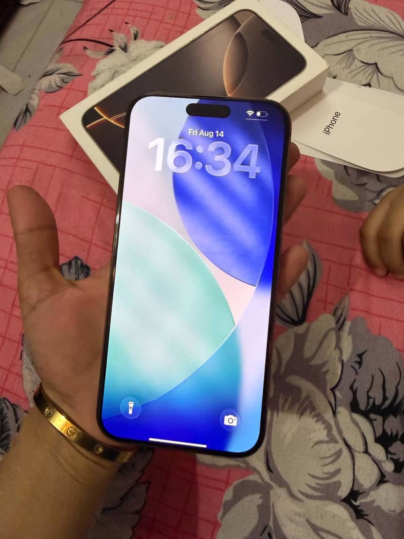 Apple iPhone 16 Pro Max 1