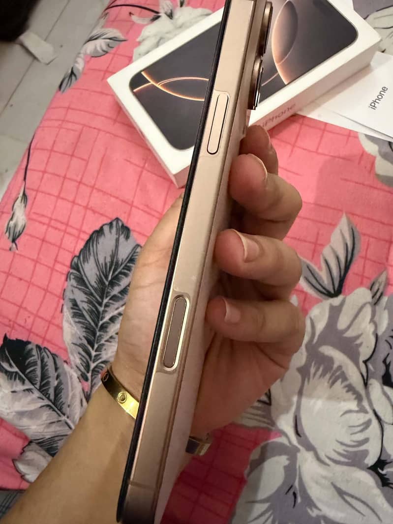 Apple iPhone 16 Pro Max 5