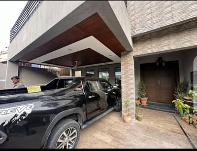 F-11 Outclass Upper Portion 1/Kanal Seprat Gate Very Reasonable Rent