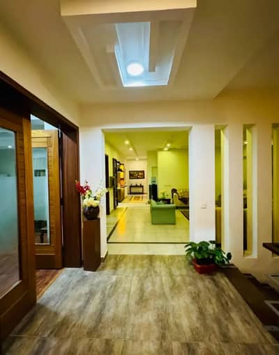 F-10/1 Beautiful Upper Portion Main Double Road Size 1/Kanal Very Reasonable Rent