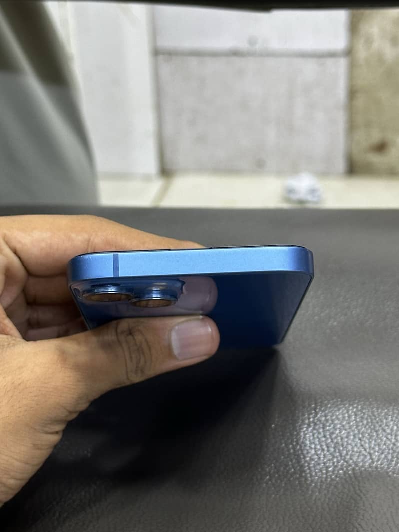Apple iPhone 13 1