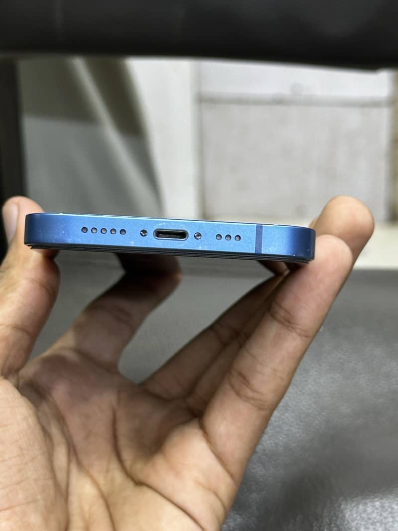 Apple iPhone 13 7