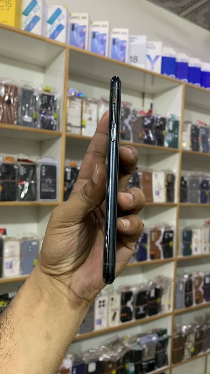 iPhone 11 Pro Max | Read Description 2