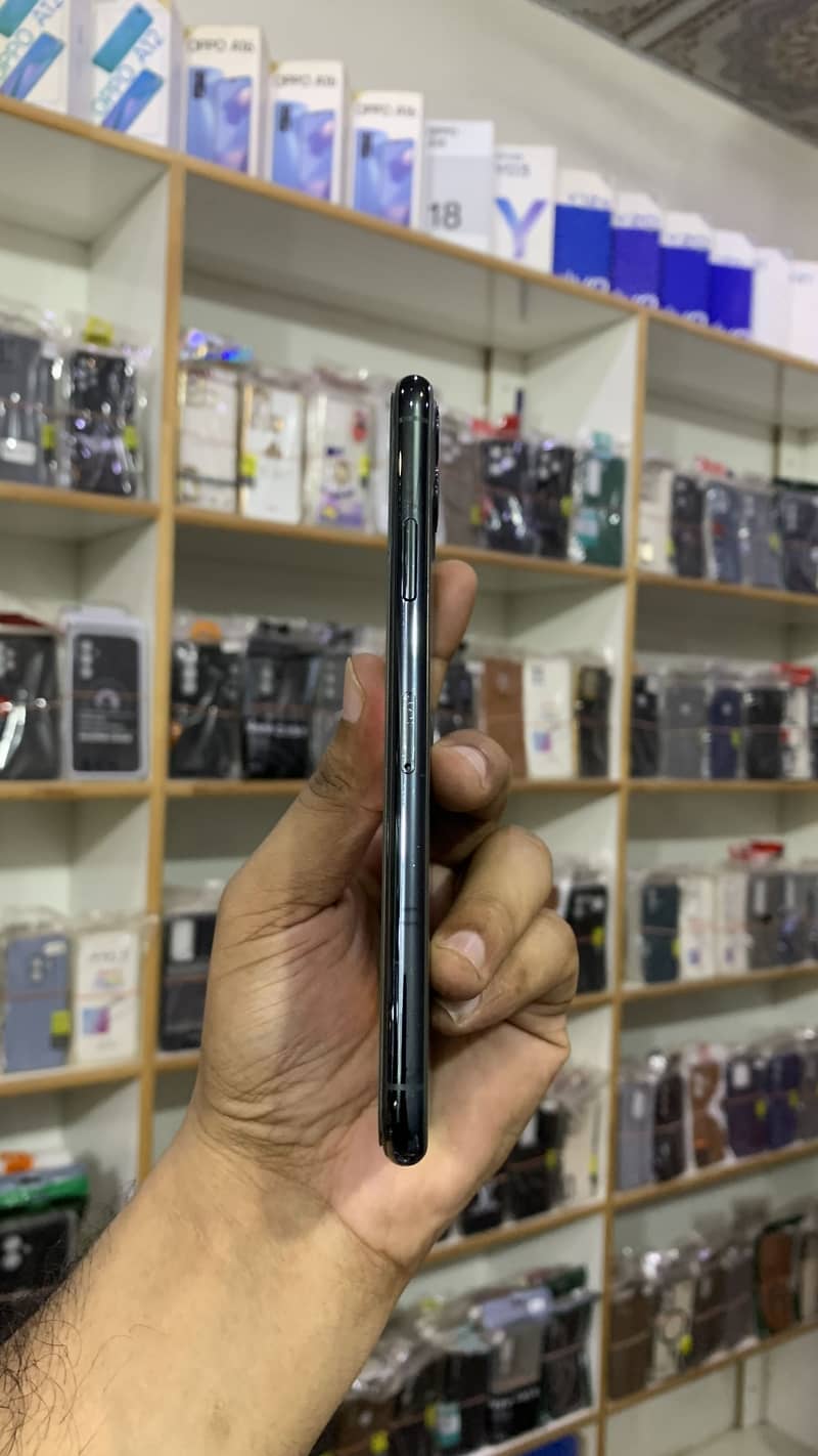 iPhone 11 Pro Max | Read Description 3
