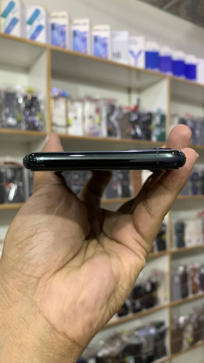 iPhone 11 Pro Max | Read Description 4
