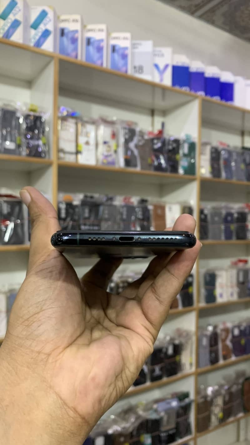iPhone 11 Pro Max | Read Description 5
