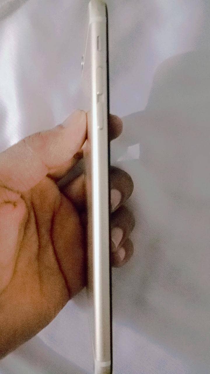 Apple iPhone 6 Plus 4