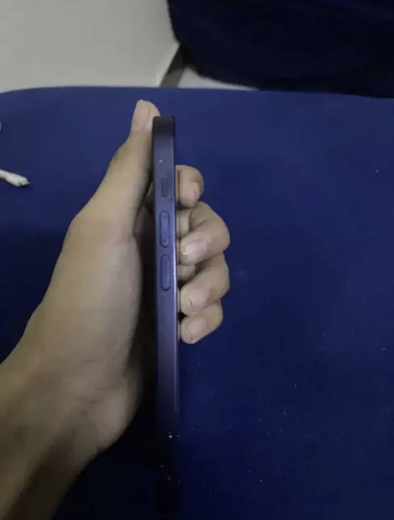 Apple iPhone 12 3