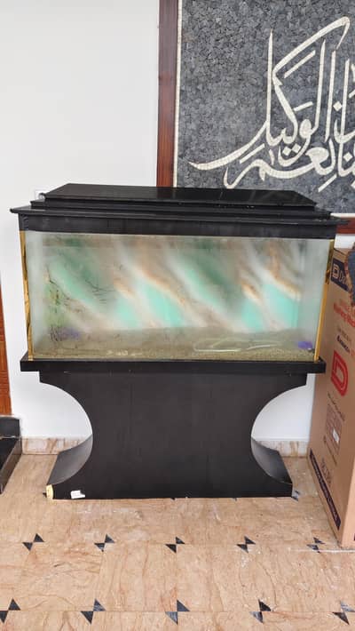 4 feet long aquarium with stand