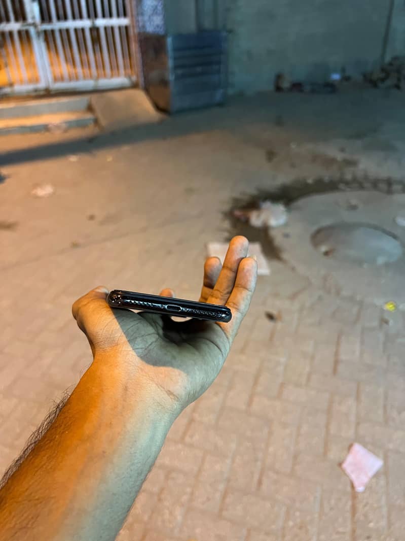 Apple iPhone X 3