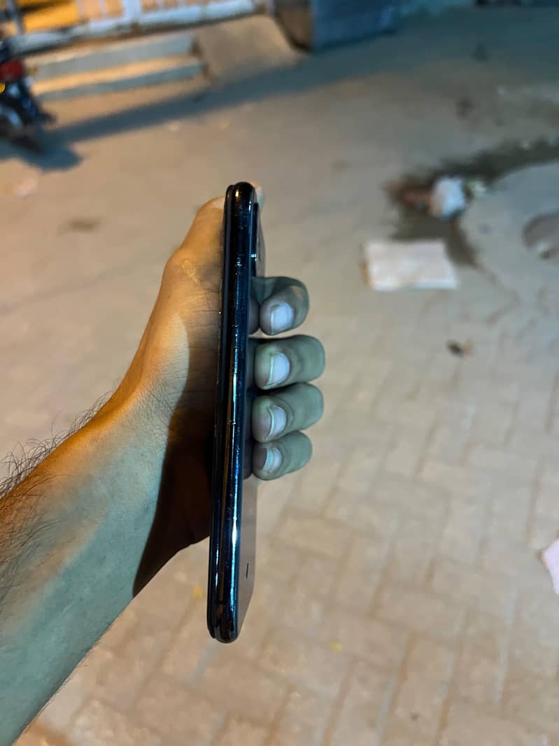 Apple iPhone X 5