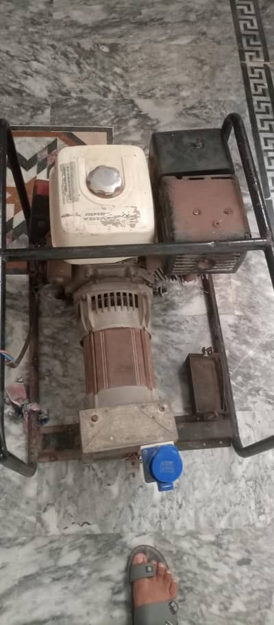 good condition generator Honda 6'5' kva