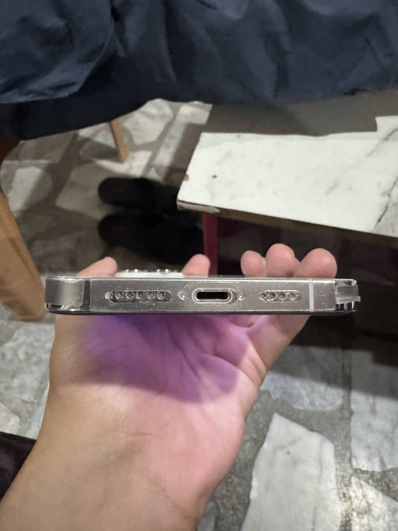 Apple iPhone 13 Pro Max 2