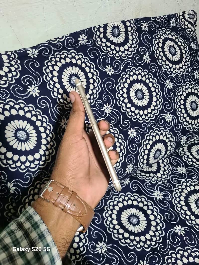 Apple iPhone 7 Plus 2