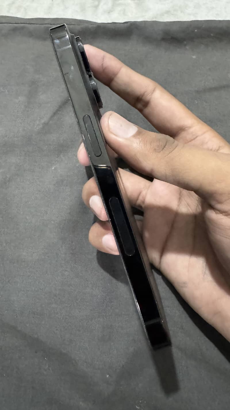 Apple iPhone 14 Pro 2