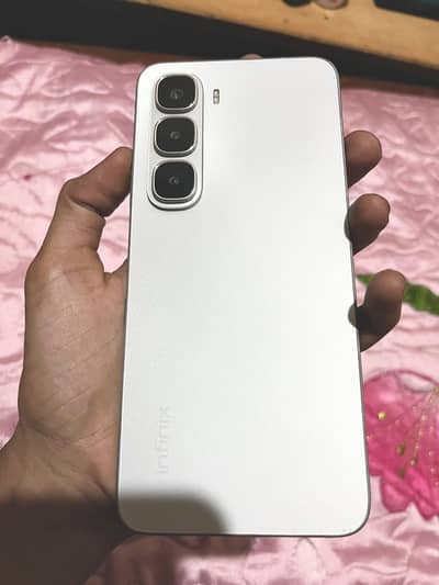 Infinix  Model Hot 60i RAm 6 GB 128