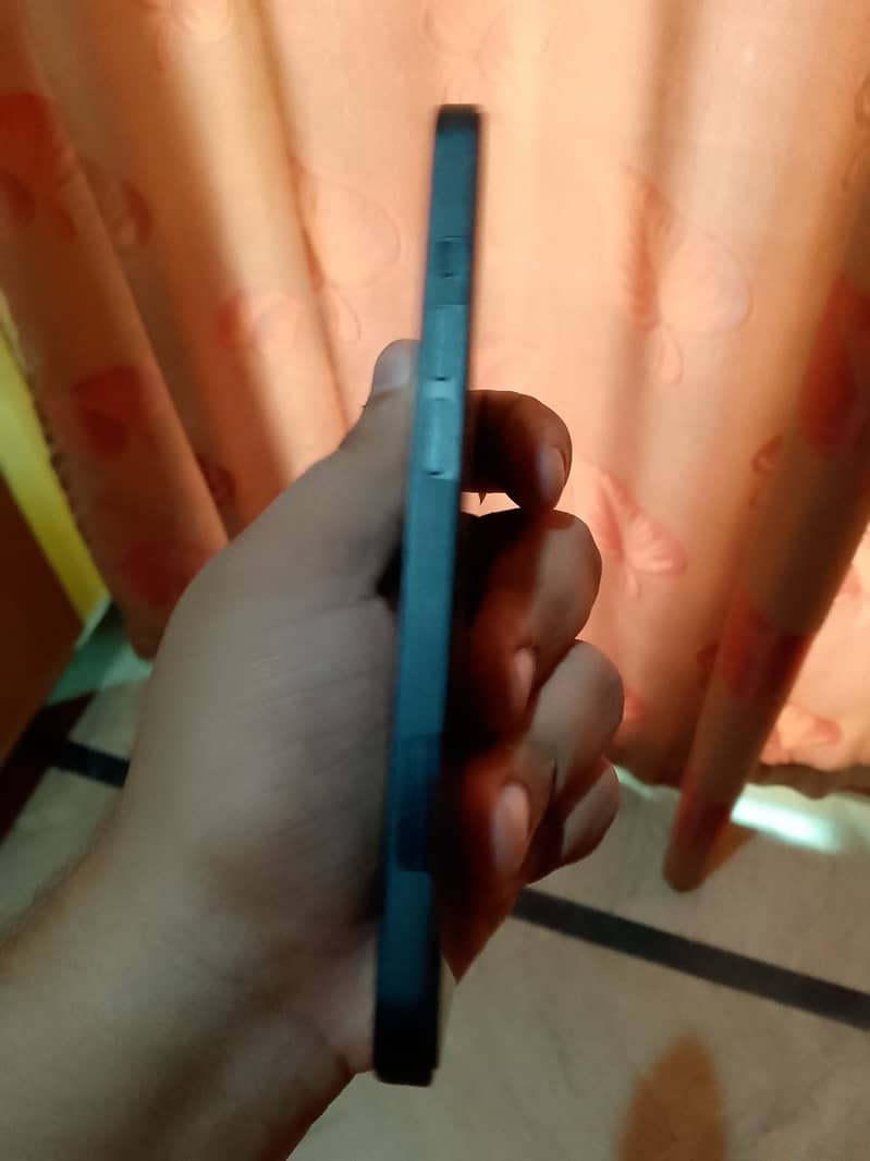 Apple iPhone 13 1