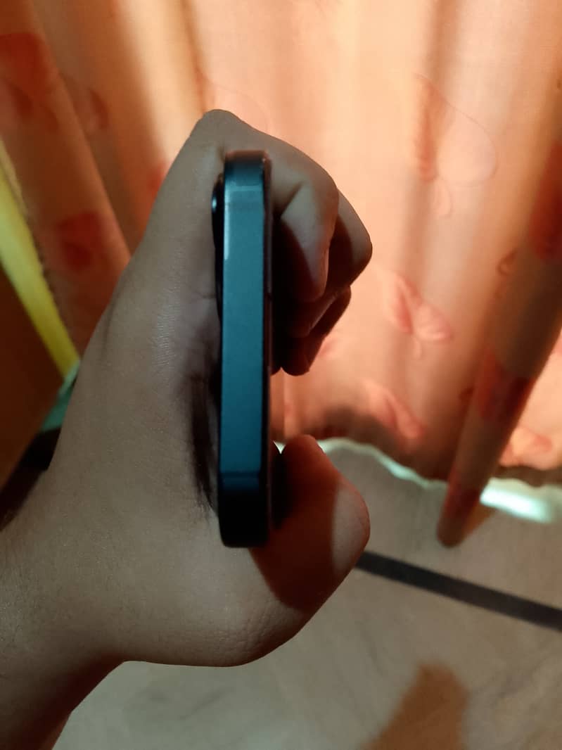 Apple iPhone 13 2