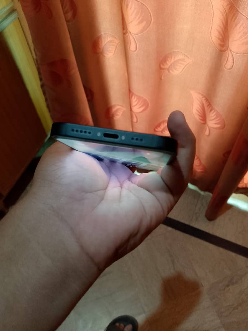Apple iPhone 13 4