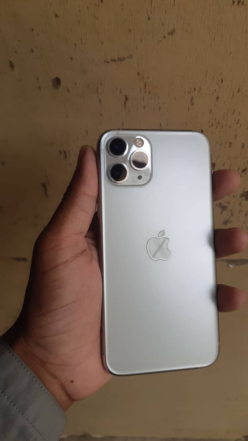 Apple iPhone 11 Pro 4