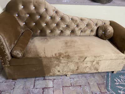 DEWAN SOFA AVAILABLE FOR SALE