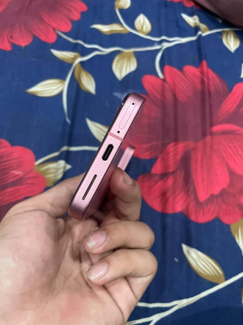 Google Pixel 9 5